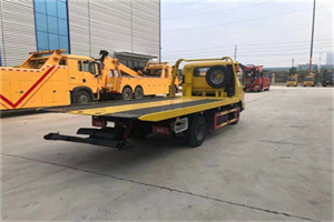 关岭非事故拖车